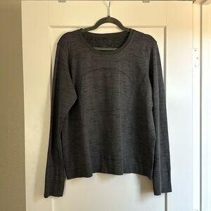 Women’s lululemon relaxed swiftly long sleeve